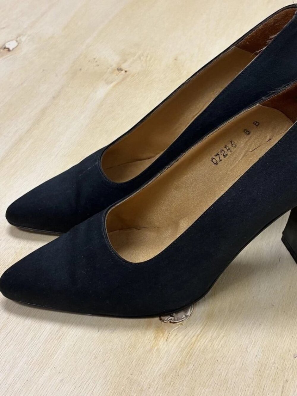 Kenneth Cole All Leather Suede Black Spool Heel Pumps sz 8 - Picture 3 of 7